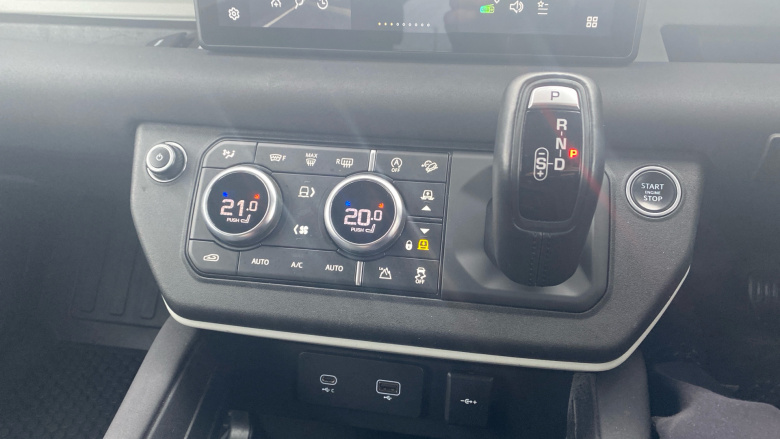 Land Rover Defender 2.0 P300 SE 110 5dr Auto Petrol Estate